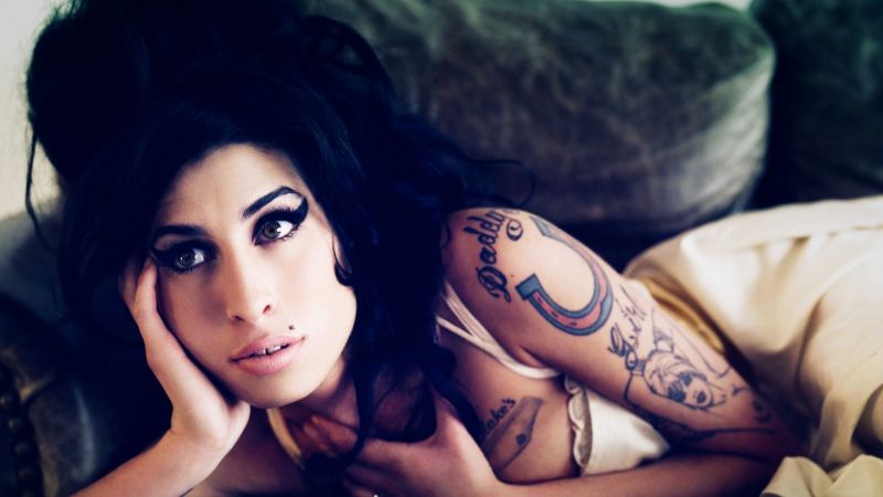 Datei:Amy Winehouse background.jpg
