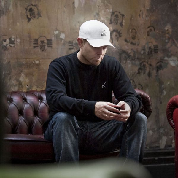 Datei:DJ Shadow.jpg