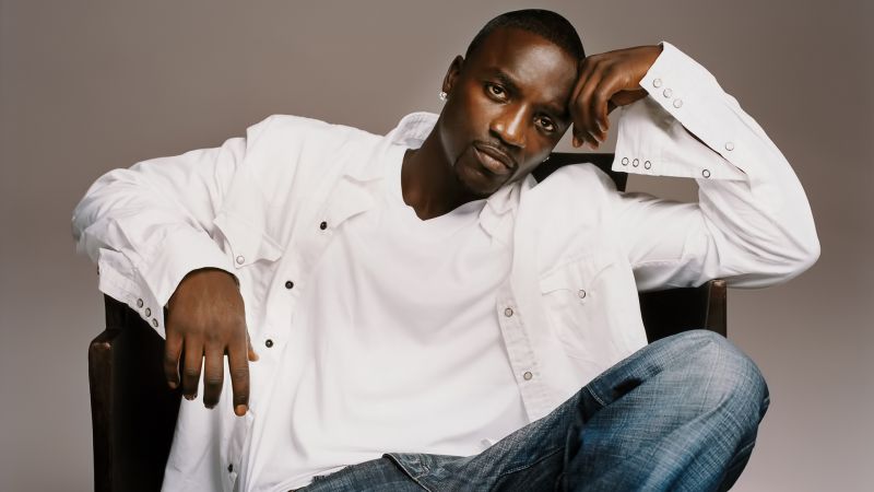 Datei:Akon background.jpg
